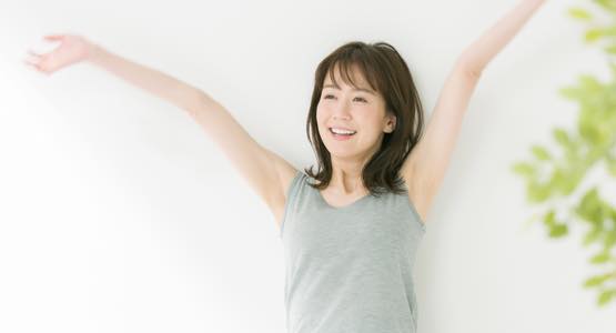 リフレッシュしている女性