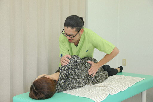 ふぁみりぃでの骨盤矯正の写真